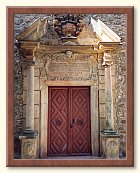 Seitenportal der Kirche St. Kilian